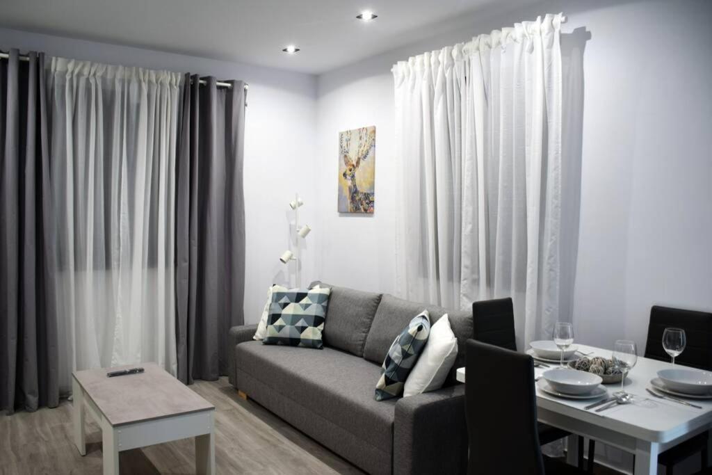 Alojamientos Lola, Suite Con Jacuzzi Benalup-Casas Viejas ภายนอก รูปภาพ