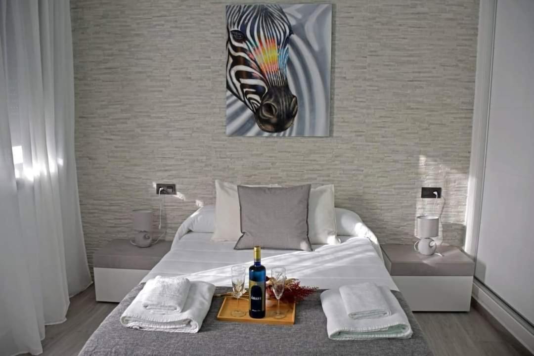 Alojamientos Lola, Suite Con Jacuzzi Benalup-Casas Viejas ภายนอก รูปภาพ