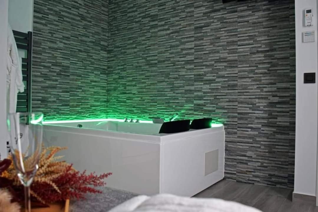 Alojamientos Lola, Suite Con Jacuzzi Benalup-Casas Viejas ภายนอก รูปภาพ